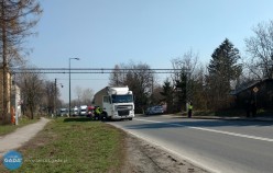 Ciężarówka zablokowała pas ruchu na E40