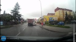 Motorowerem wjechał w ciężarówkę [FILM]
