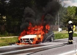 Pożar auta na drodze wojewódzkiej