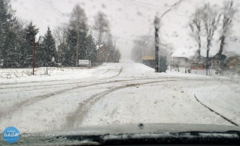 Trudne warunki na drogach w powiecie