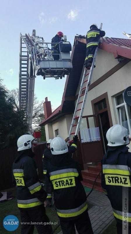 Pożar w budynku wielorodzinnym w Dąbrówkach