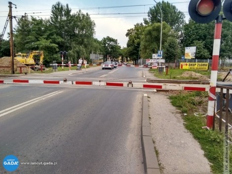 Przepisy nakazują zamknięcie przejazdów kolejowo-drogowych w powiecie