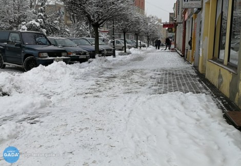 Kto powinien odśnieżyć chodnik?