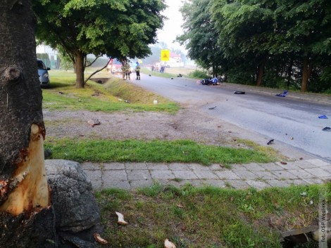 Uderzył motocyklem w&nbsp;drzewo i&nbsp;uciekł