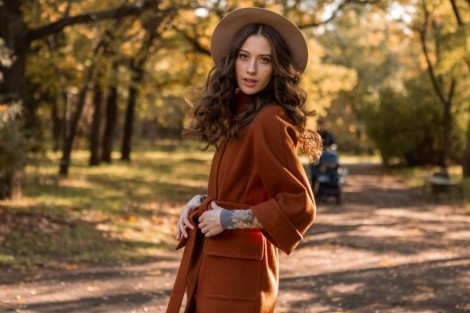 Nowe jesienne kolory w&nbsp;garderobie damskiej