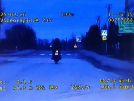 Motocyklista "uciekł" policji